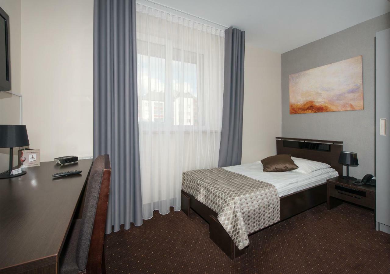 Hotel Capitol Biała Podlaska Kültér fotó