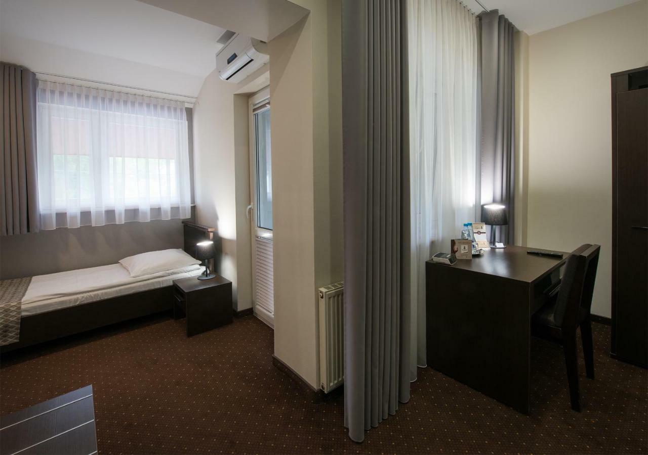 Hotel Capitol Biała Podlaska Kültér fotó
